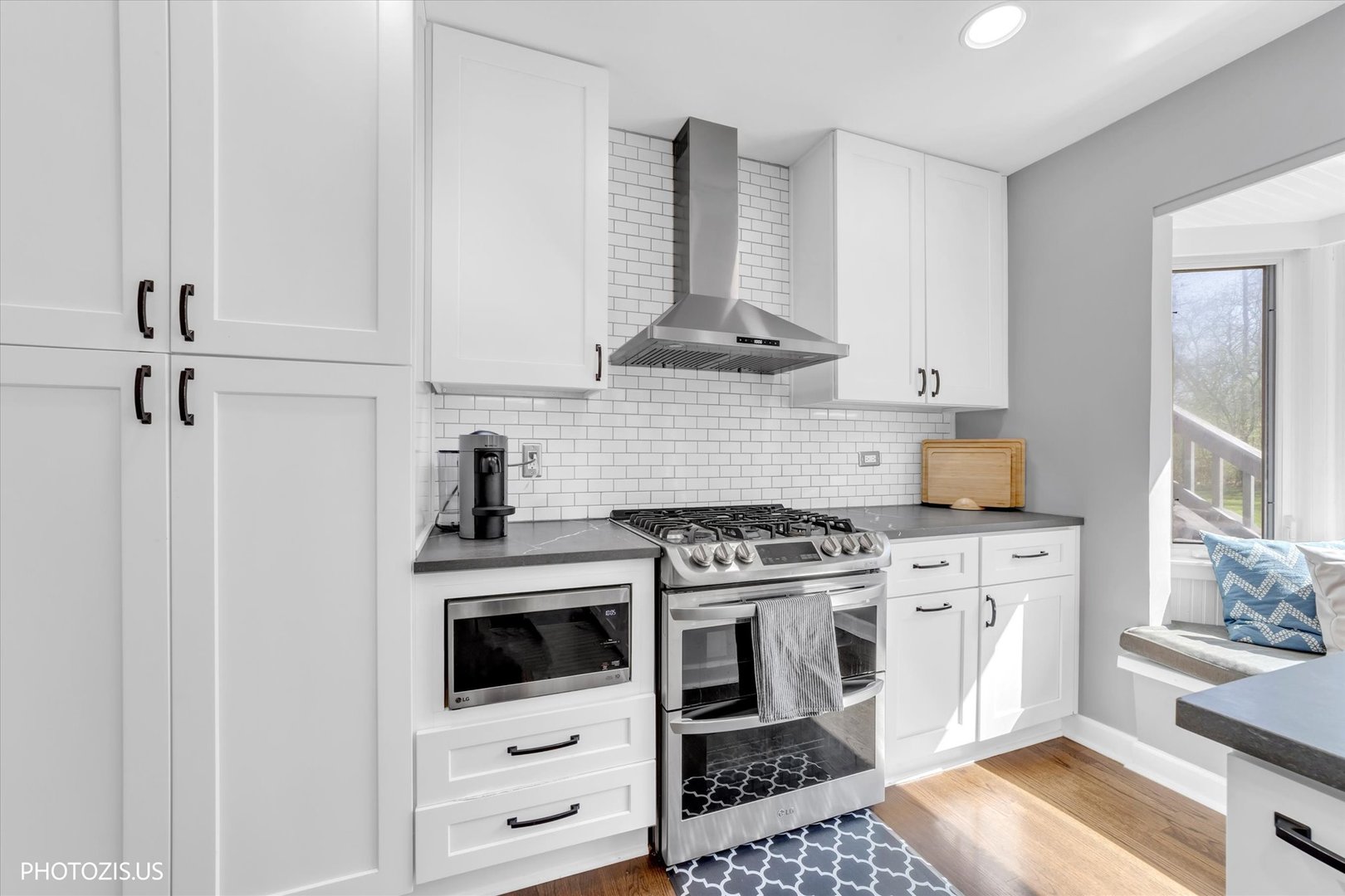 3270 Middlesax Drive, Long Grove, IL 60047