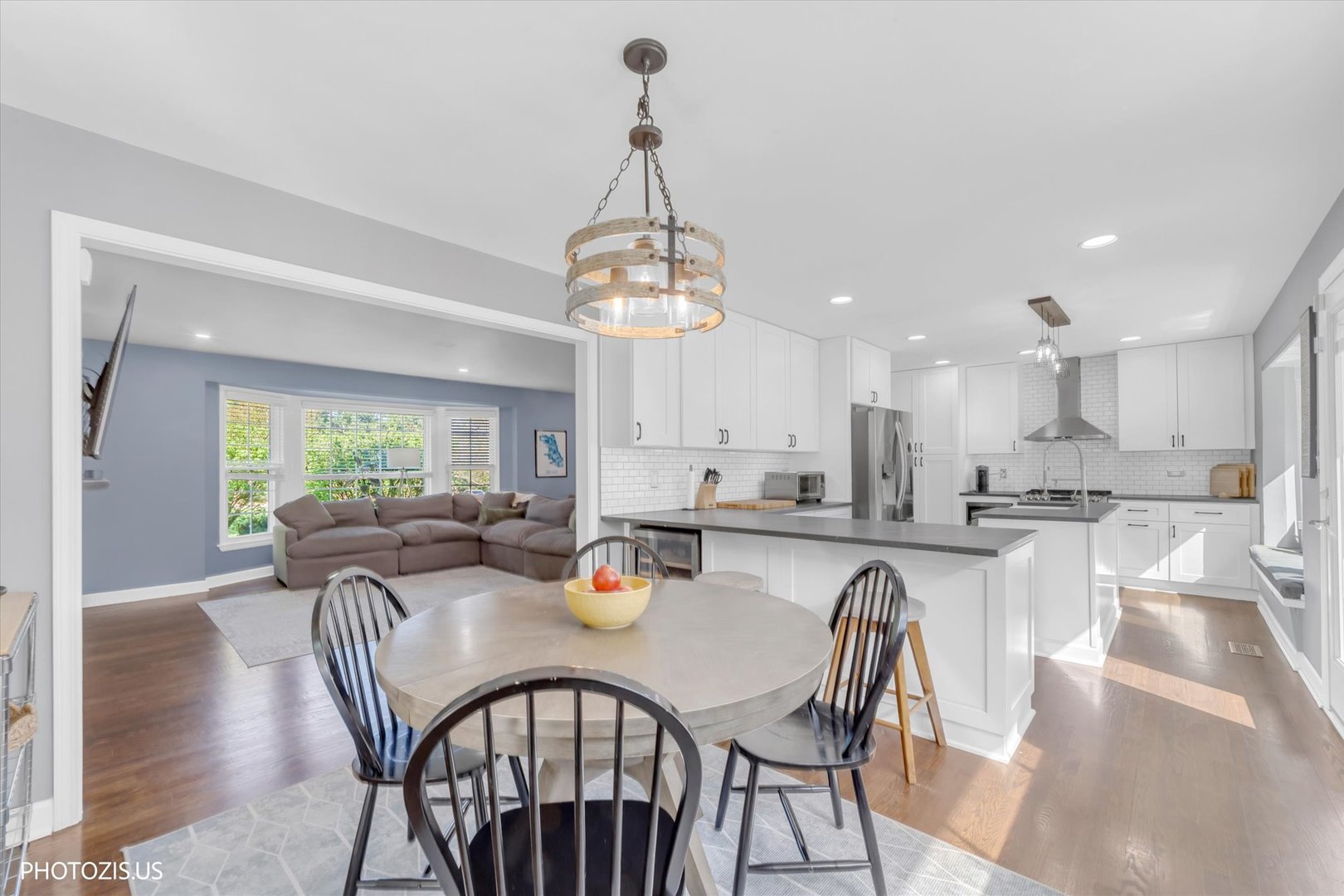 3270 Middlesax Drive, Long Grove, IL 60047