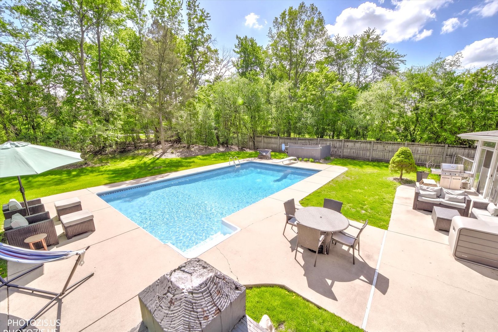 3270 Middlesax Drive, Long Grove, IL 60047