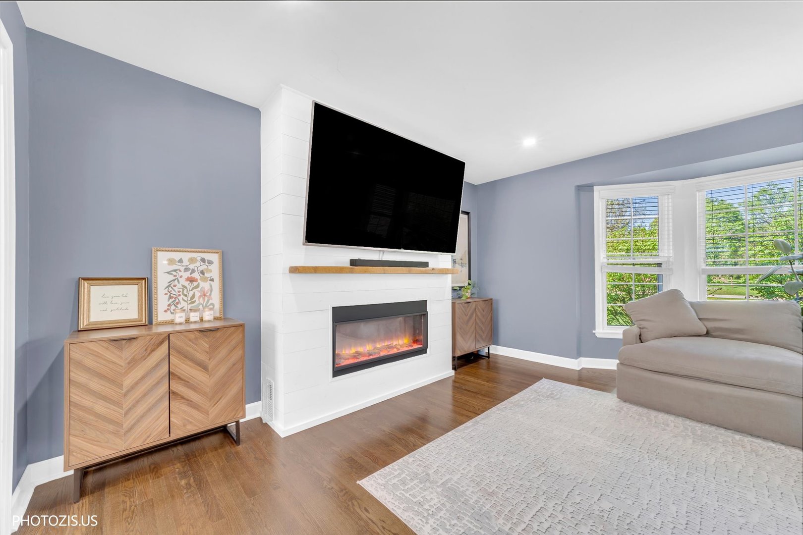 3270 Middlesax Drive, Long Grove, IL 60047