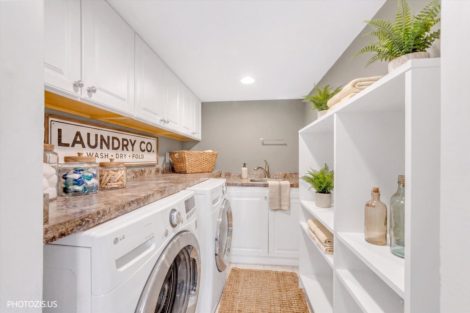 3270 Middlesax Drive, Long Grove, IL 60047