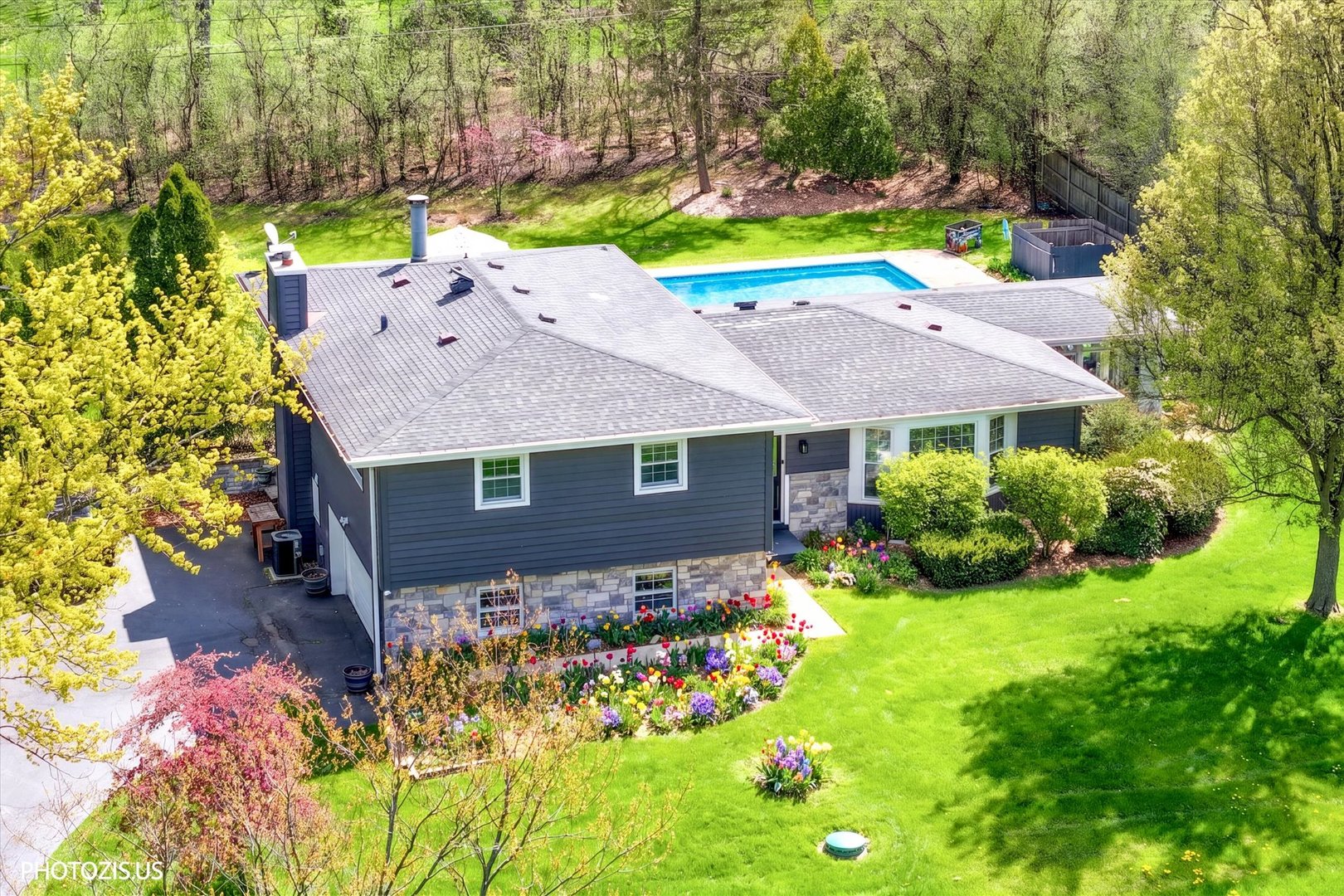 3270 Middlesax Drive, Long Grove, IL 60047