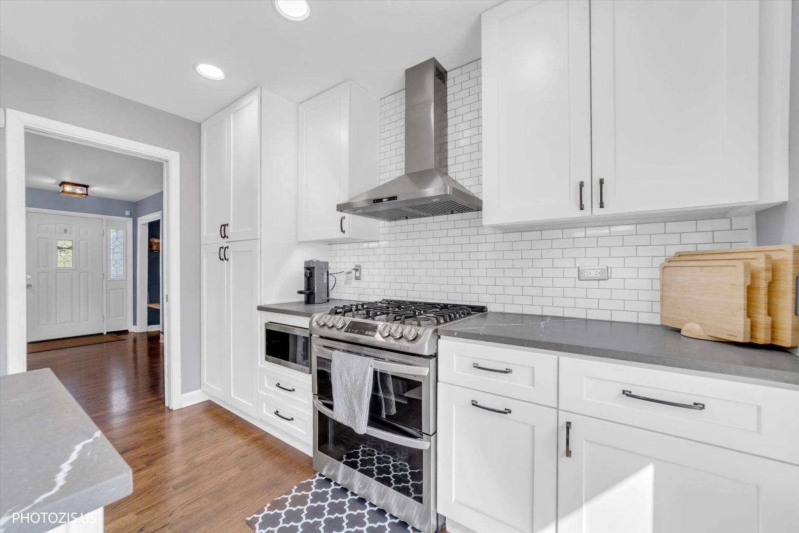 3270 Middlesax Drive, Long Grove, IL 60047