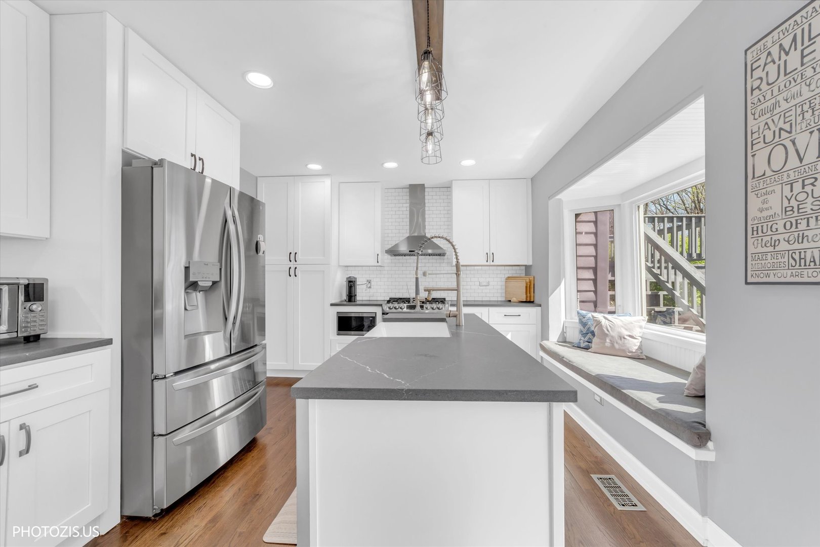 3270 Middlesax Drive, Long Grove, IL 60047