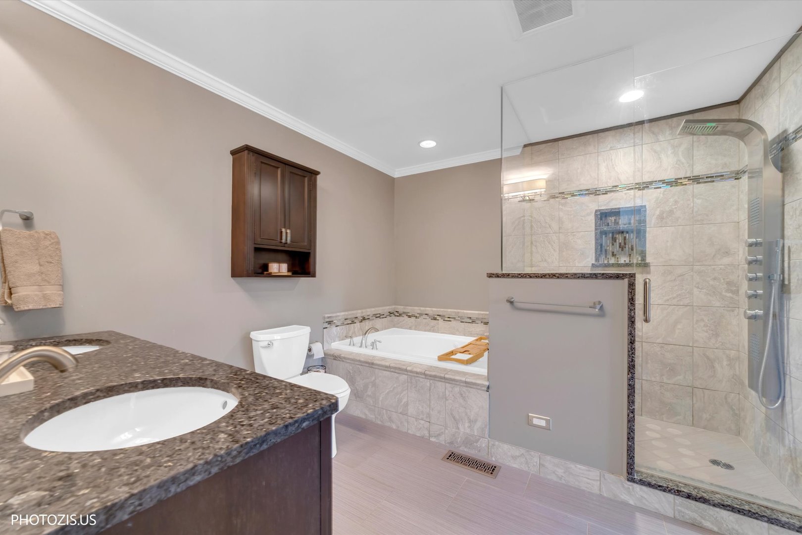 3270 Middlesax Drive, Long Grove, IL 60047