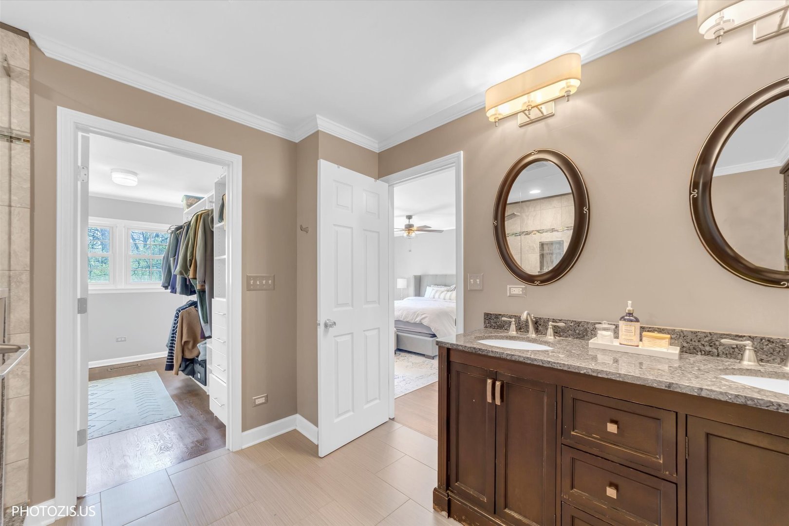 3270 Middlesax Drive, Long Grove, IL 60047