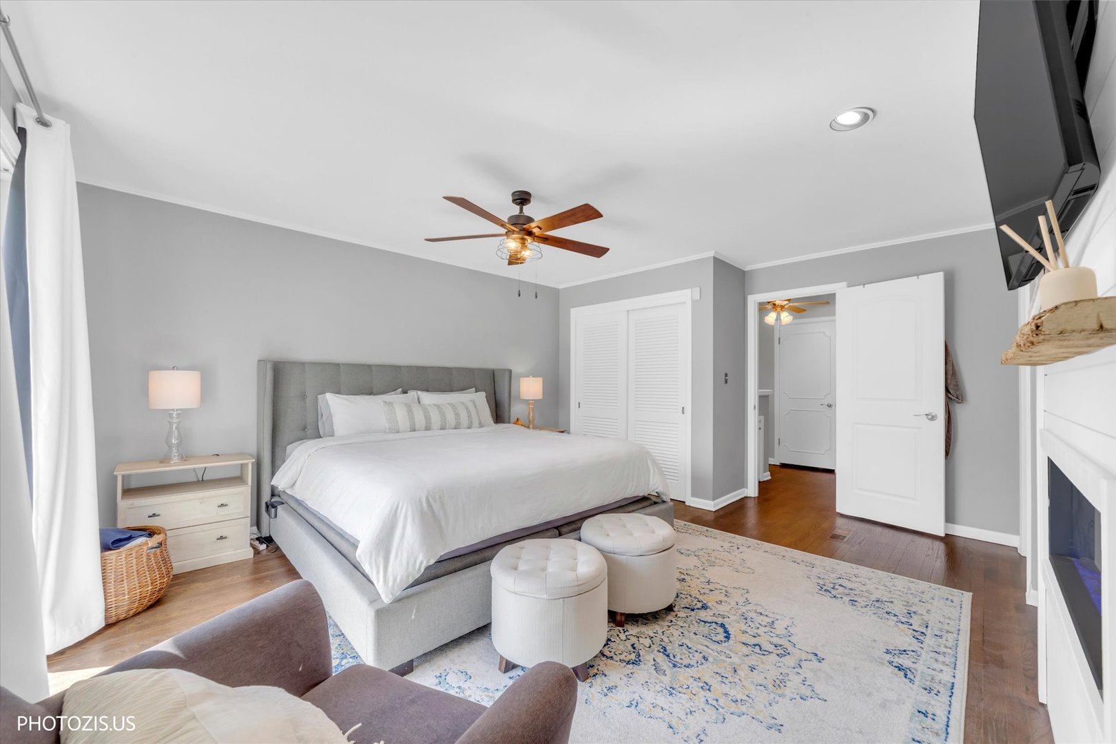 3270 Middlesax Drive, Long Grove, IL 60047