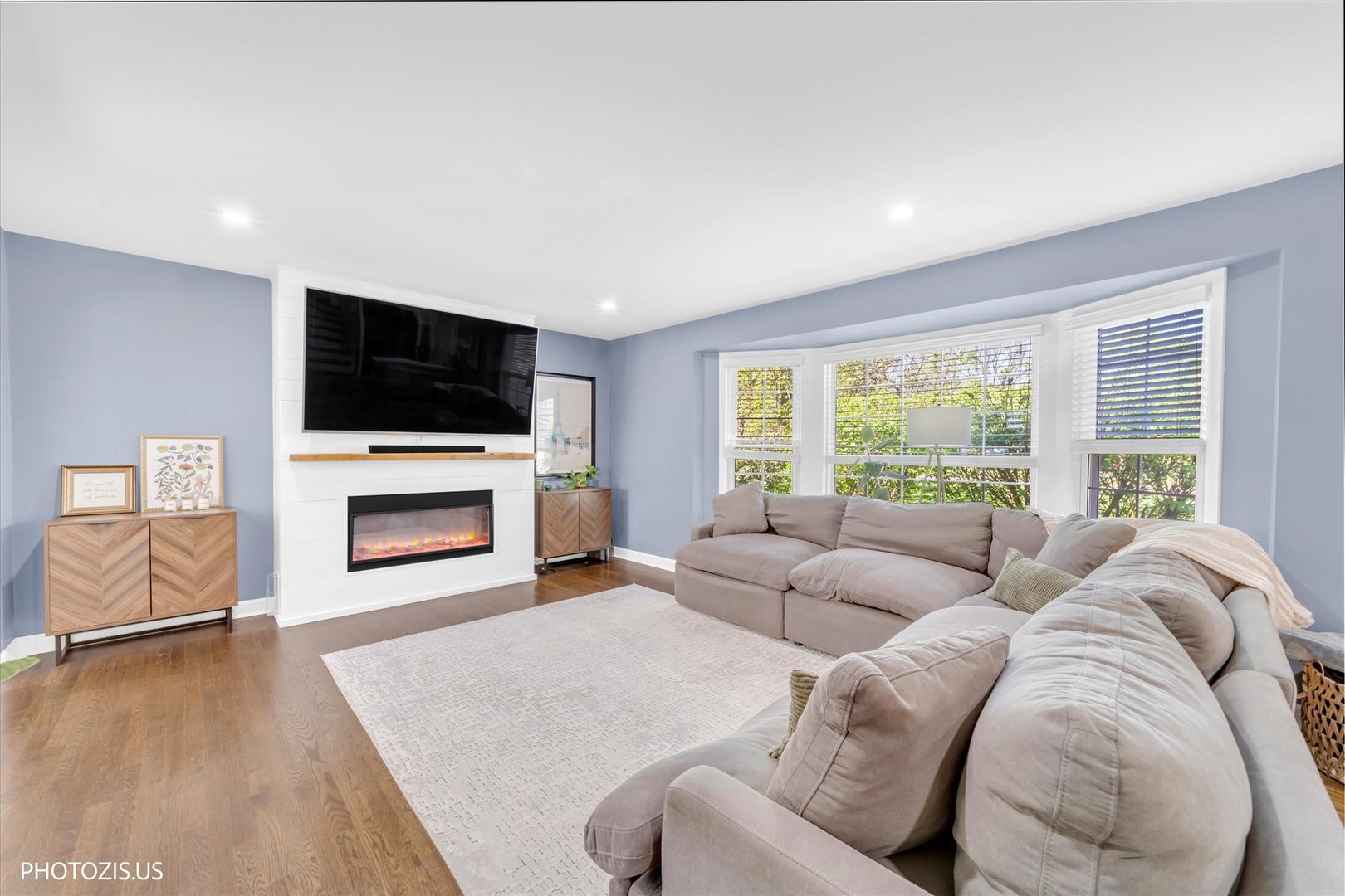 3270 Middlesax Drive, Long Grove, IL 60047