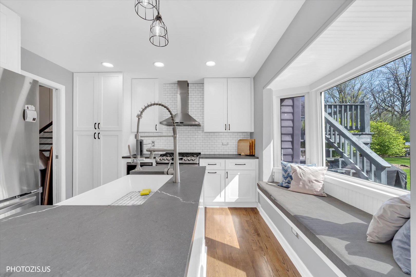 3270 Middlesax Drive, Long Grove, IL 60047