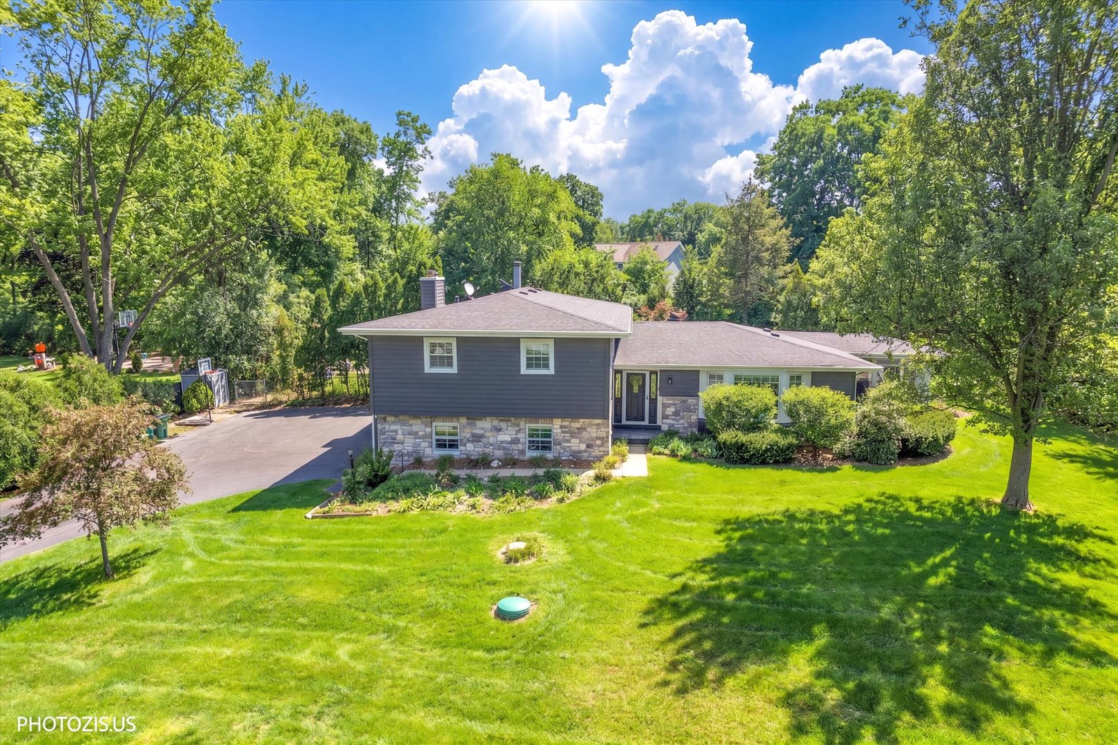 3270 Middlesax Drive, Long Grove, IL 60047