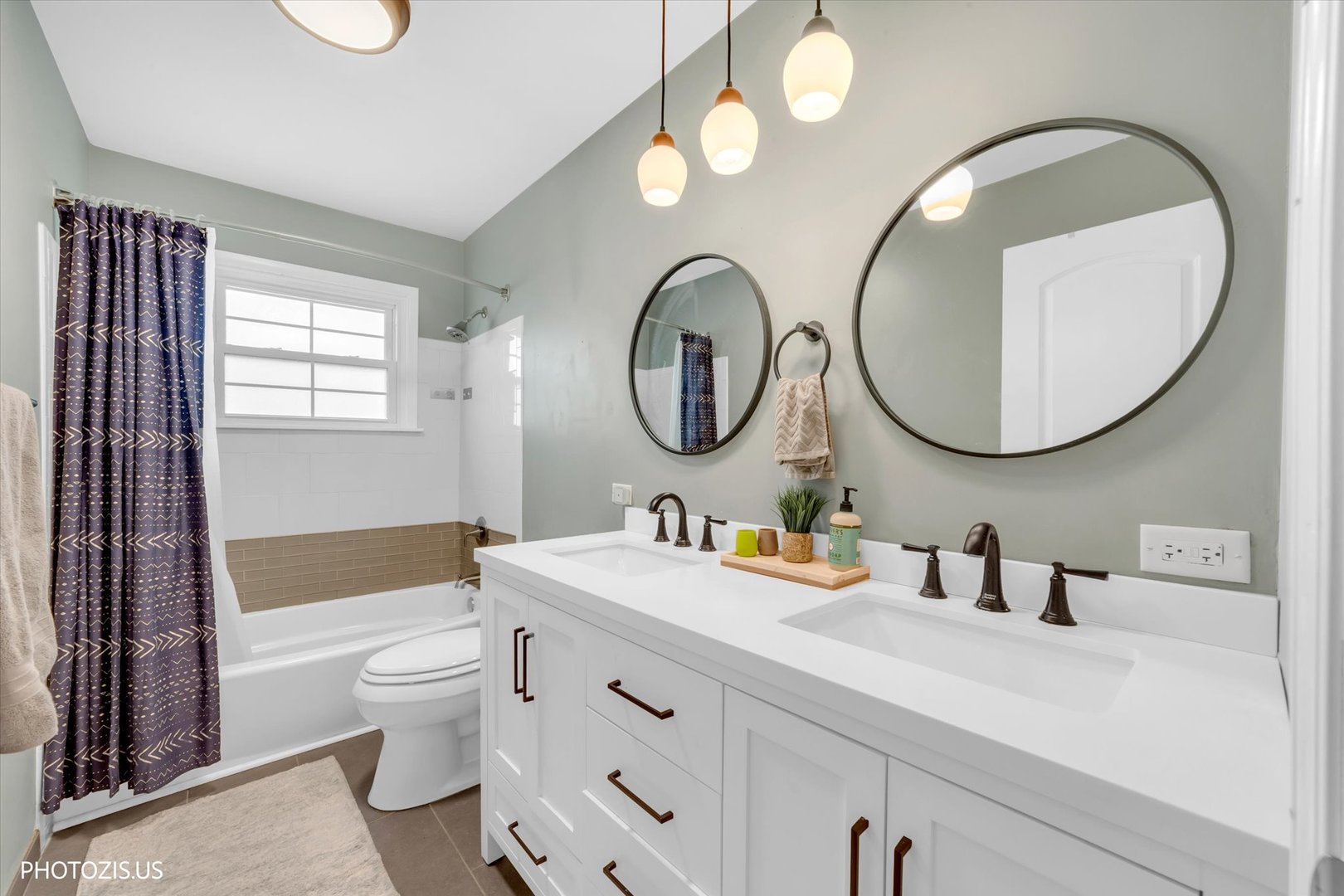 3270 Middlesax Drive, Long Grove, IL 60047