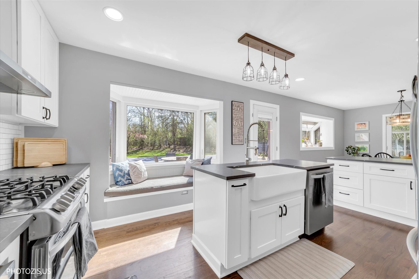 3270 Middlesax Drive, Long Grove, IL 60047