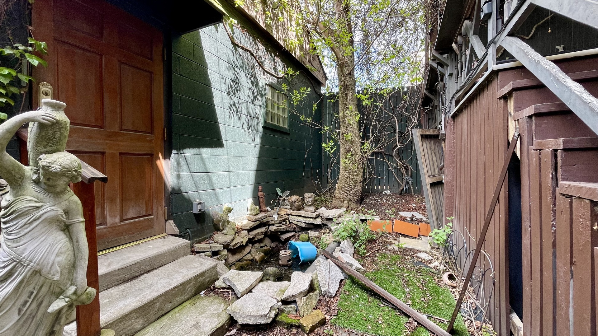 2244 N Maplewood Avenue, Chicago, IL 60647