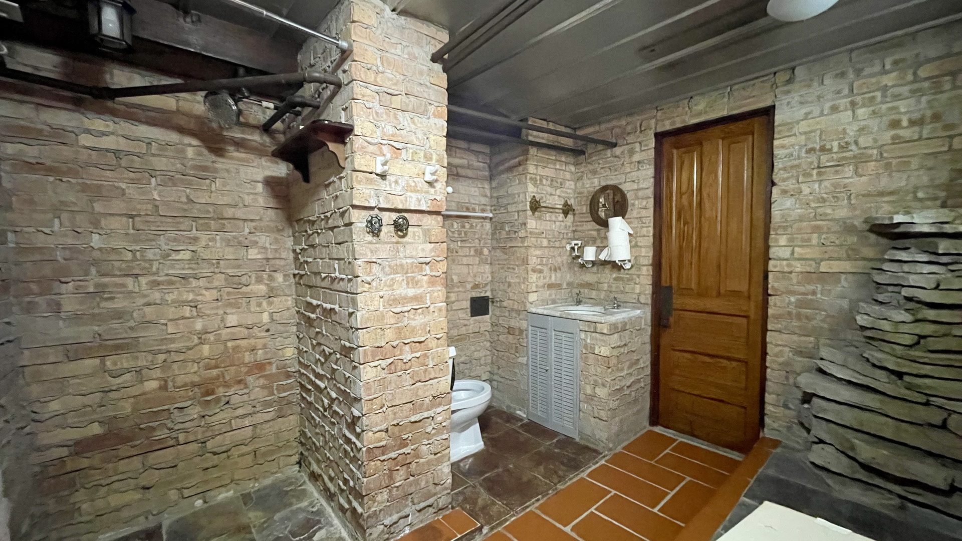 2244 N Maplewood Avenue, Chicago, IL 60647