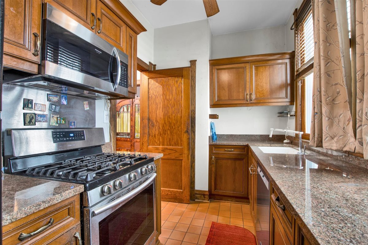 2244 N Maplewood Avenue, Chicago, IL 60647
