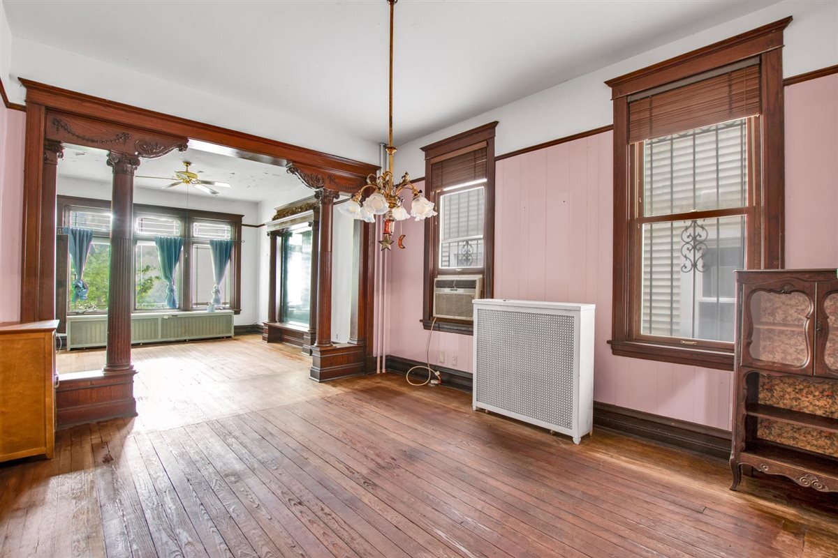 2244 N Maplewood Avenue, Chicago, IL 60647