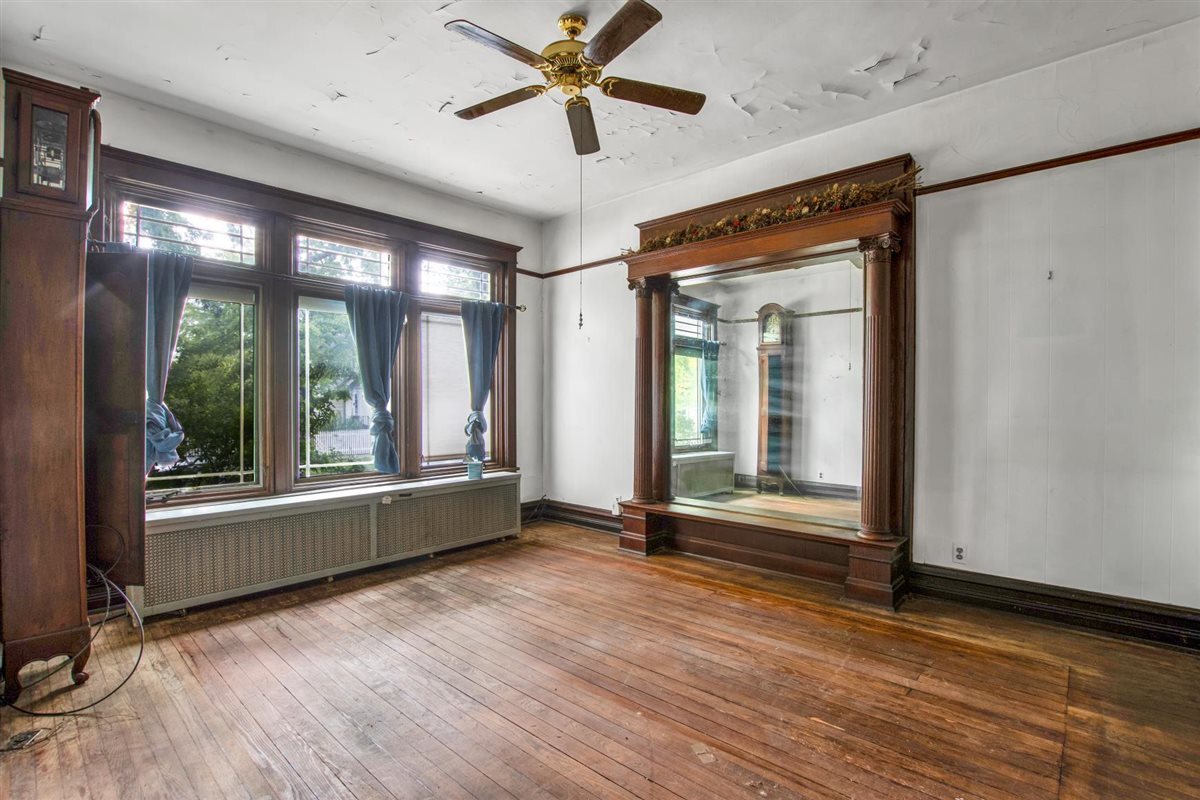 2244 N Maplewood Avenue, Chicago, IL 60647