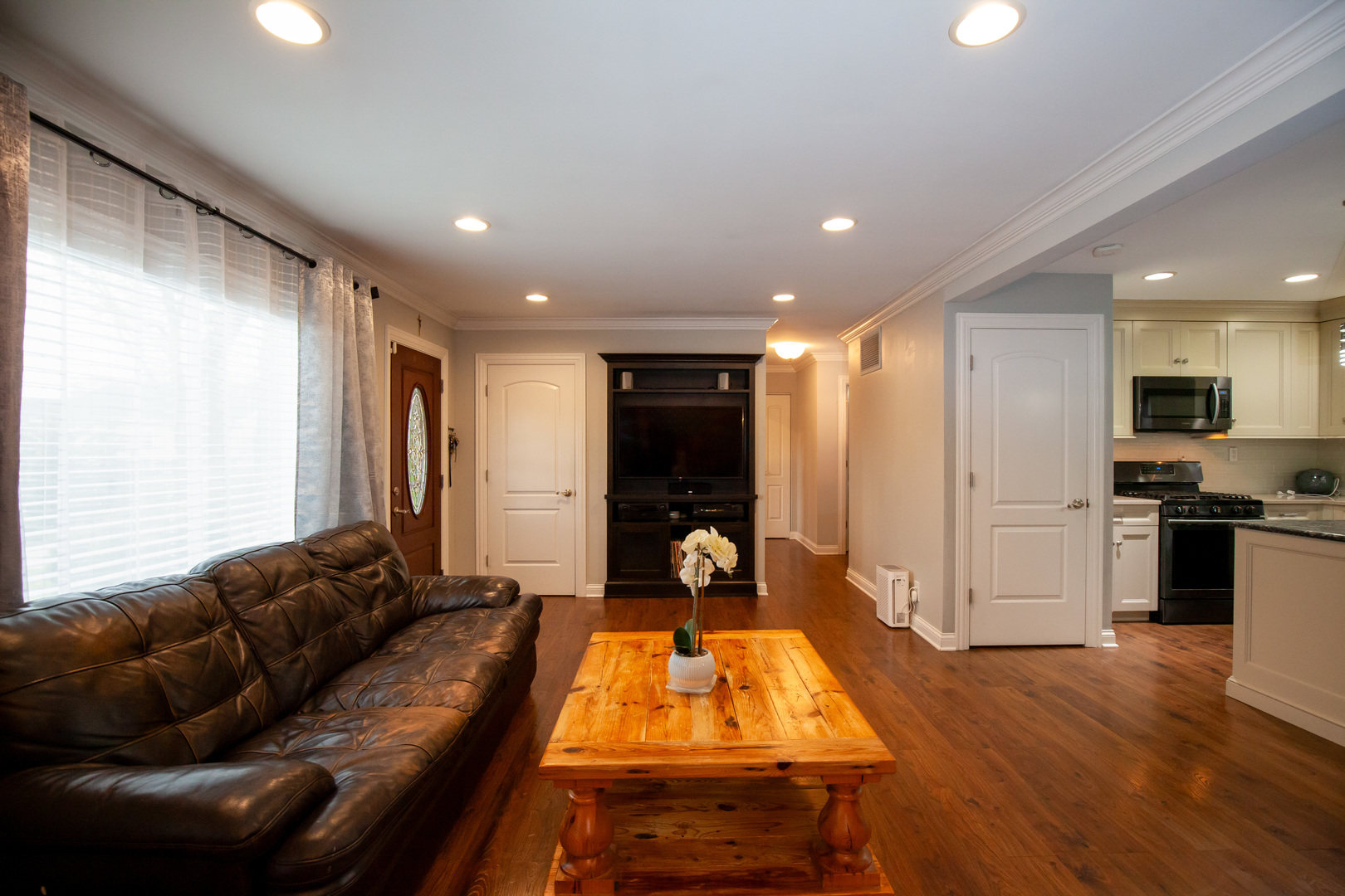 813 Parkside Court, Streamwood, IL 60107