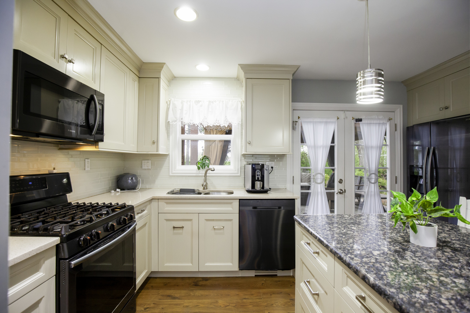 813 Parkside Court, Streamwood, IL 60107