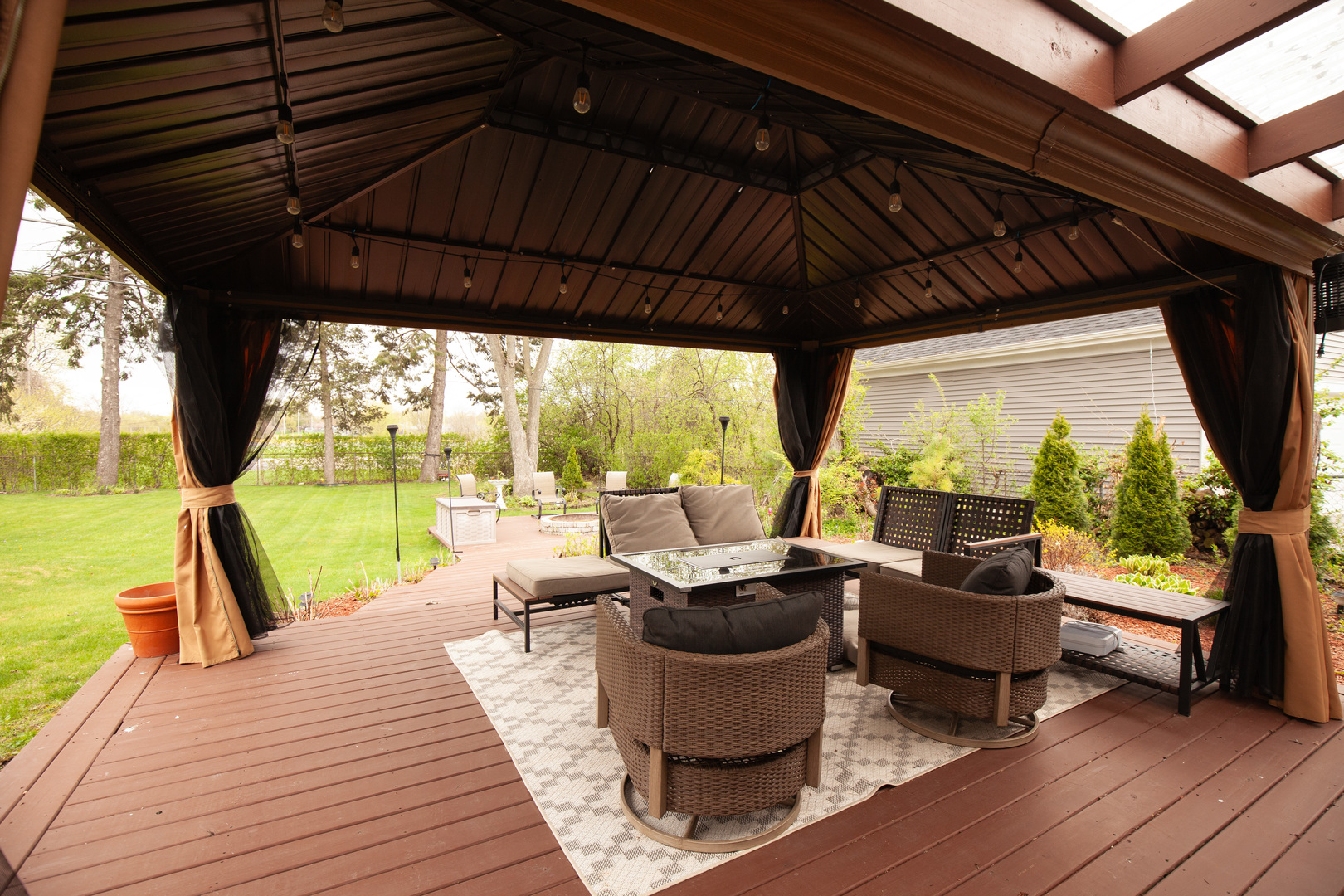 813 Parkside Court, Streamwood, IL 60107