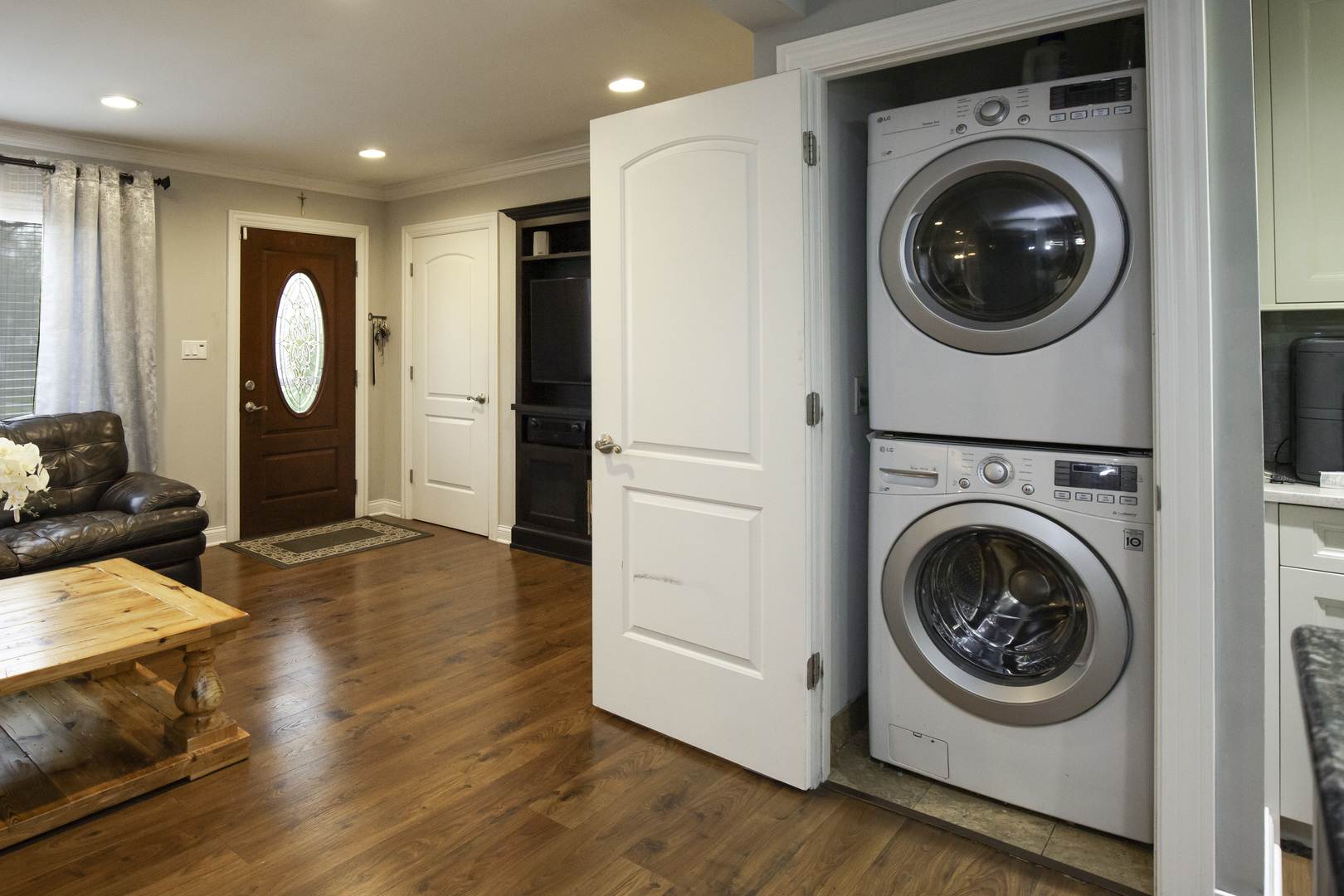 813 Parkside Court, Streamwood, IL 60107