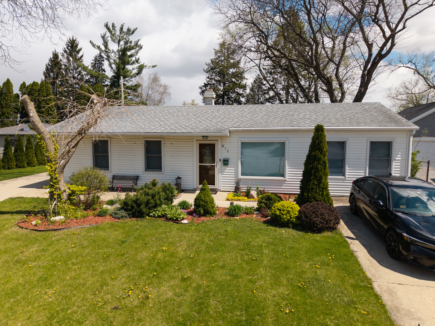 813 Parkside Court, Streamwood, IL 60107