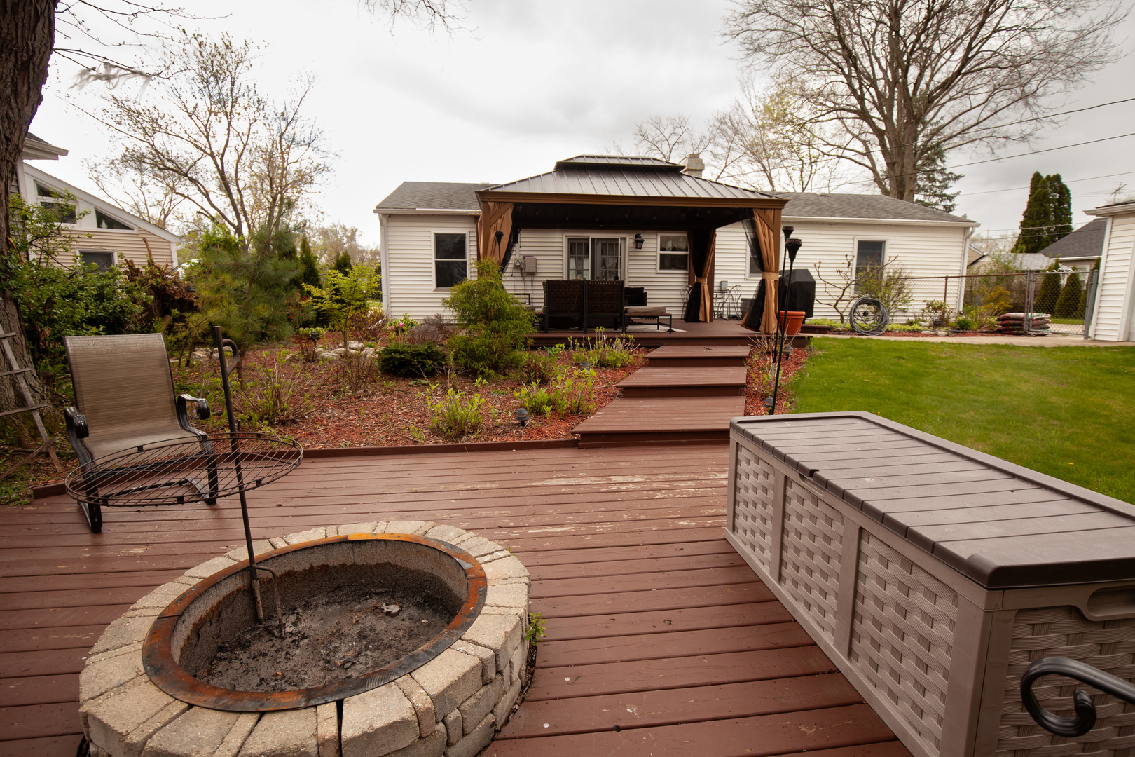 813 Parkside Court, Streamwood, IL 60107