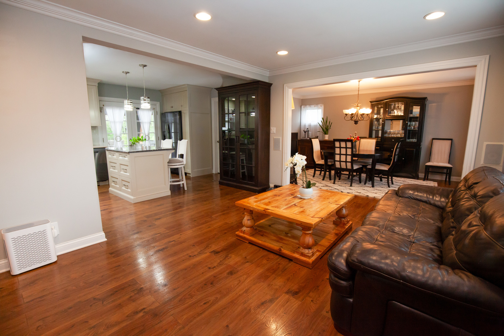 813 Parkside Court, Streamwood, IL 60107