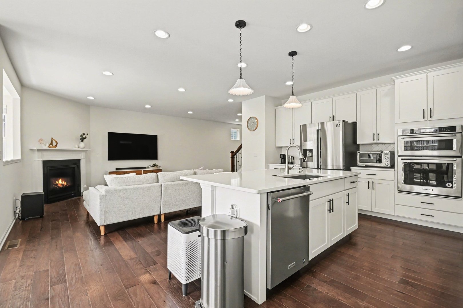 2515 LEANDER Court, Woodridge, IL 60517