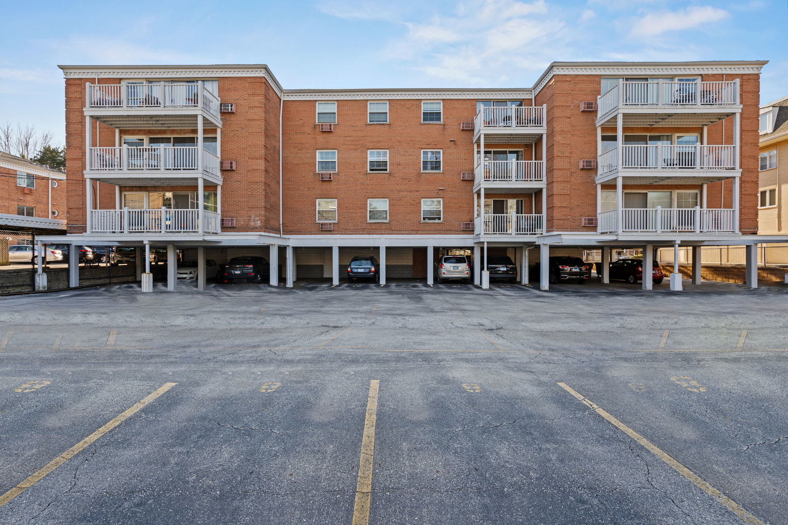 81 S 6th Avenue #202, La Grange, IL 60525