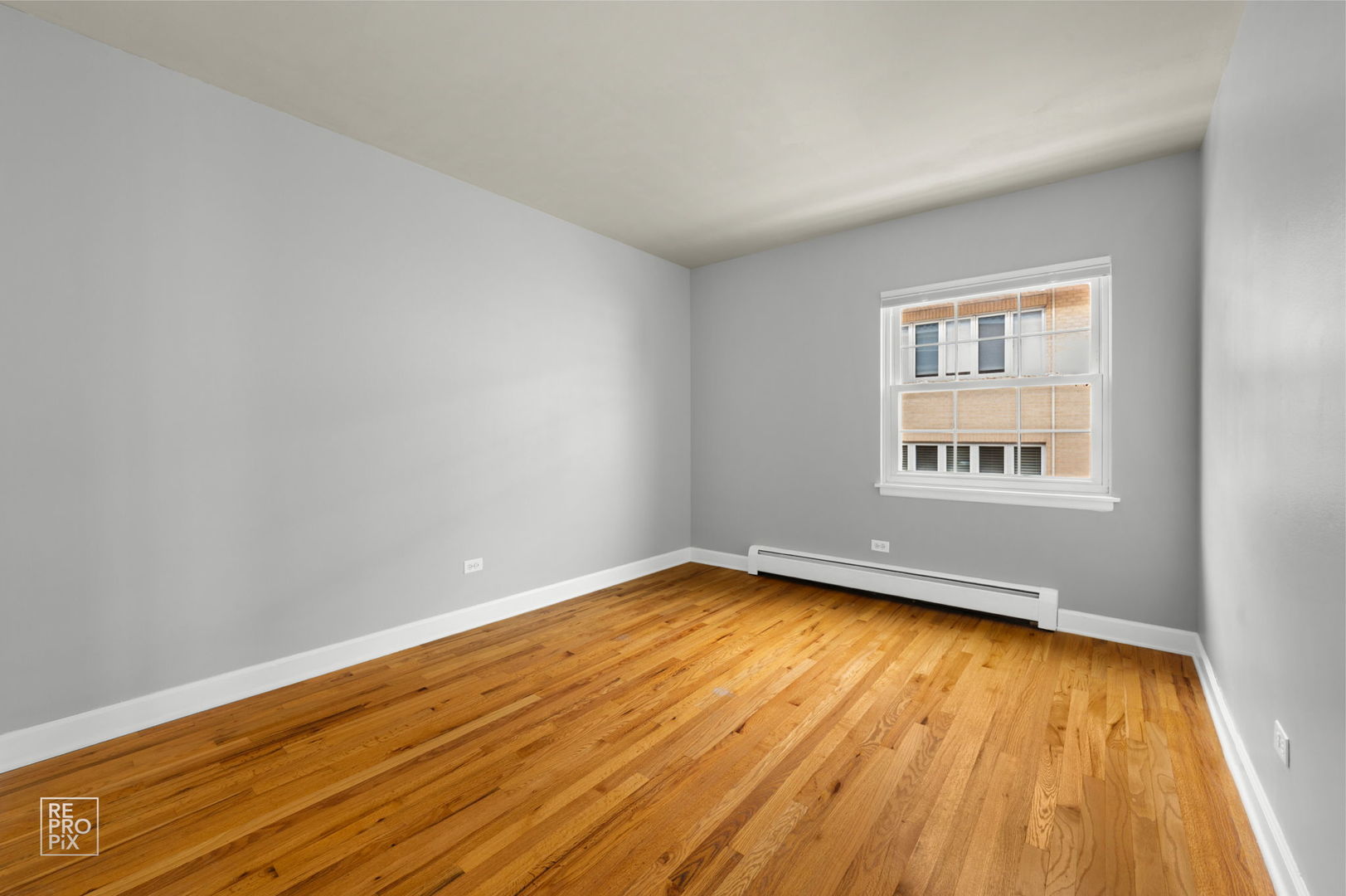 81 S 6th Avenue #202, La Grange, IL 60525