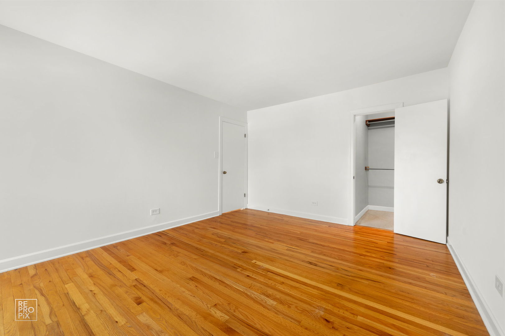 81 S 6th Avenue #202, La Grange, IL 60525