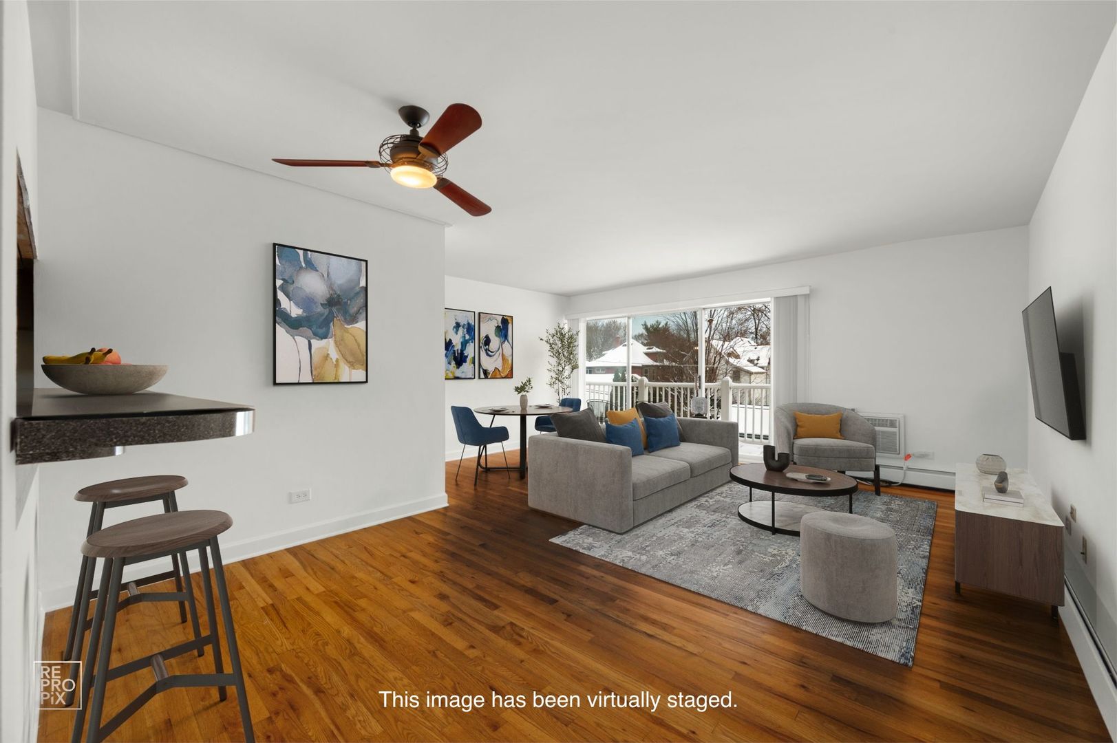 81 S 6th Avenue #202, La Grange, IL 60525