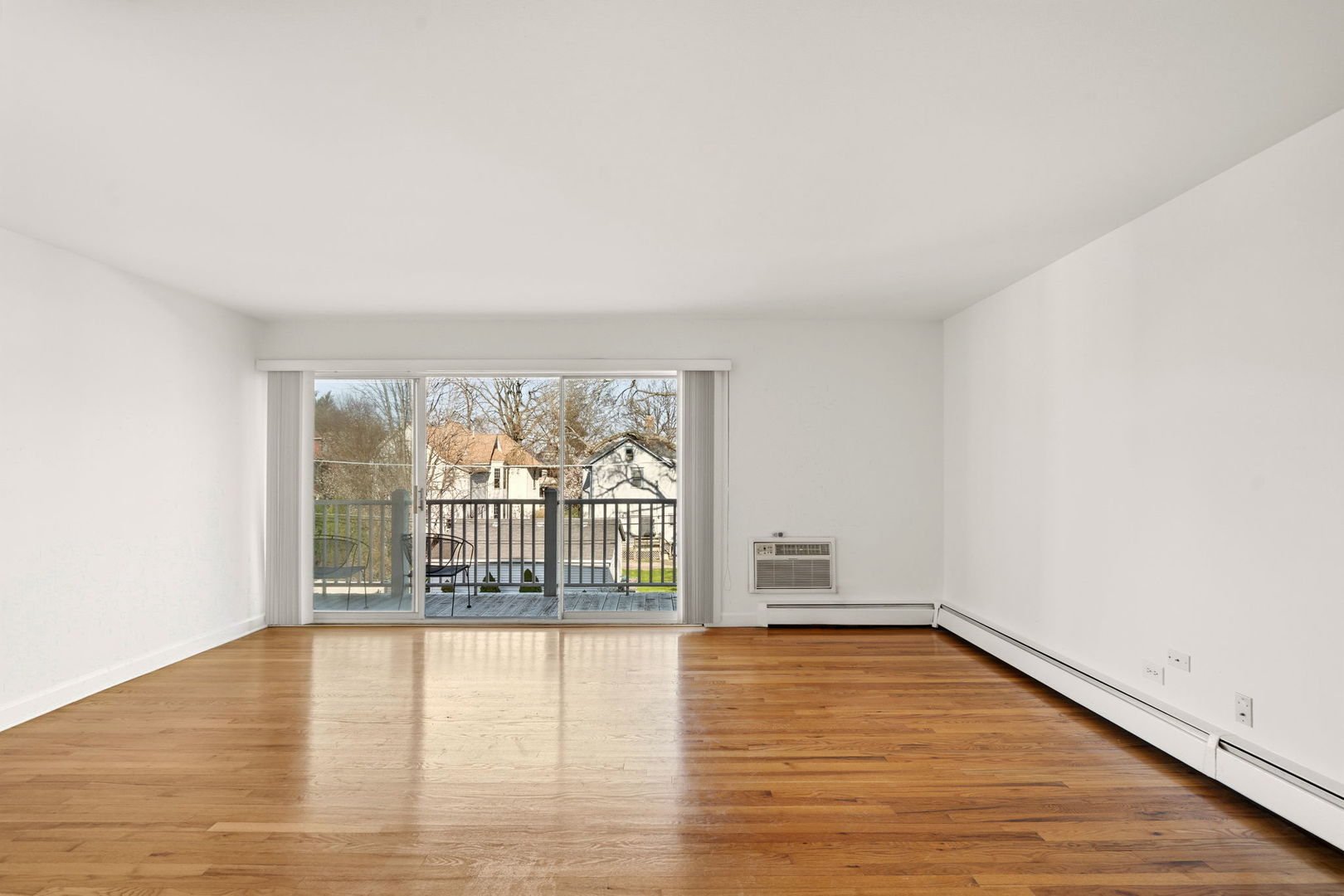 81 S 6th Avenue #202, La Grange, IL 60525