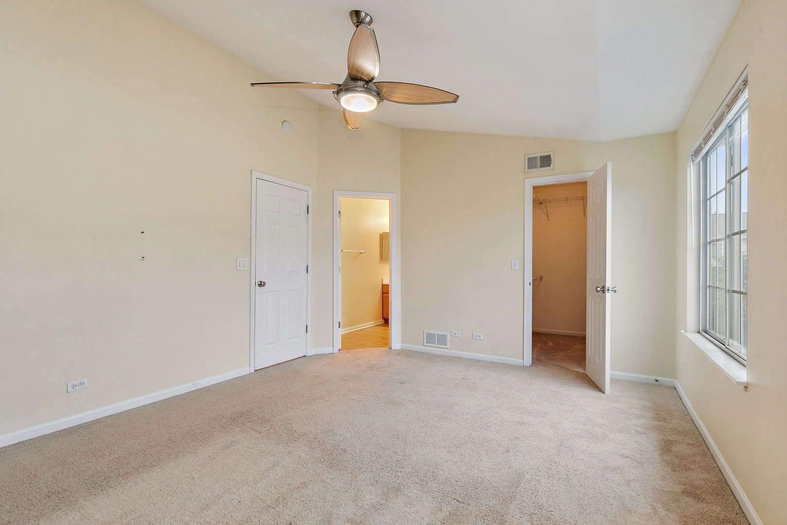 253 Evergreen Circle, Gilberts, IL 60136