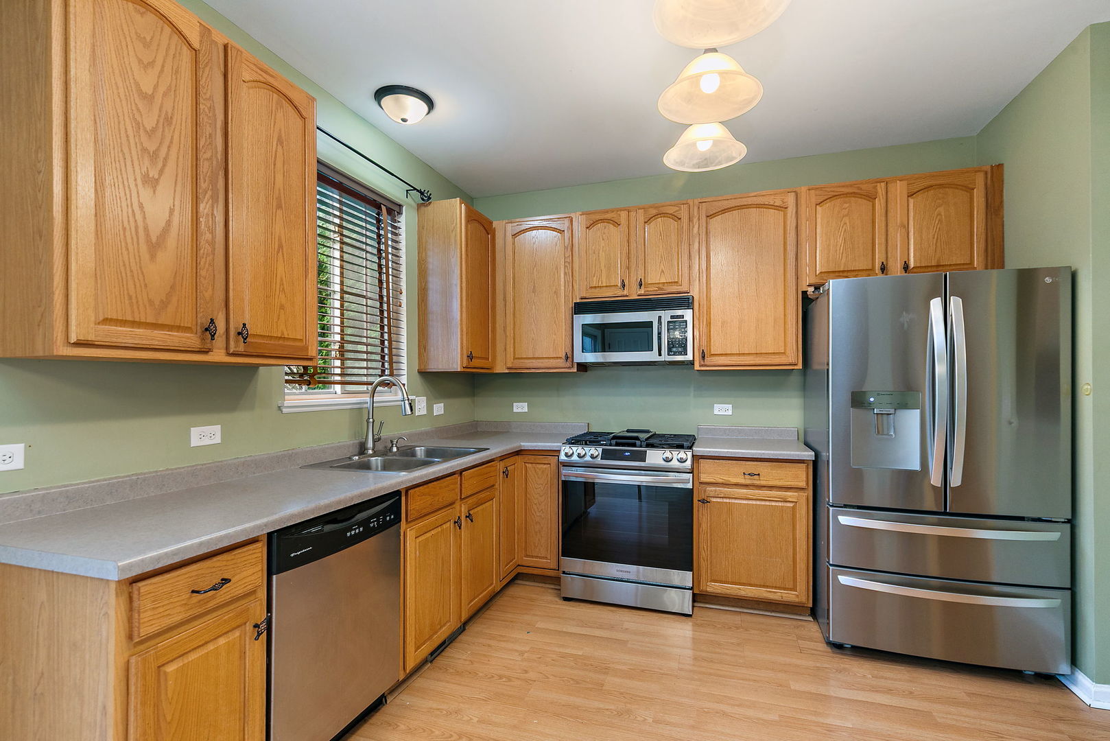 253 Evergreen Circle, Gilberts, IL 60136