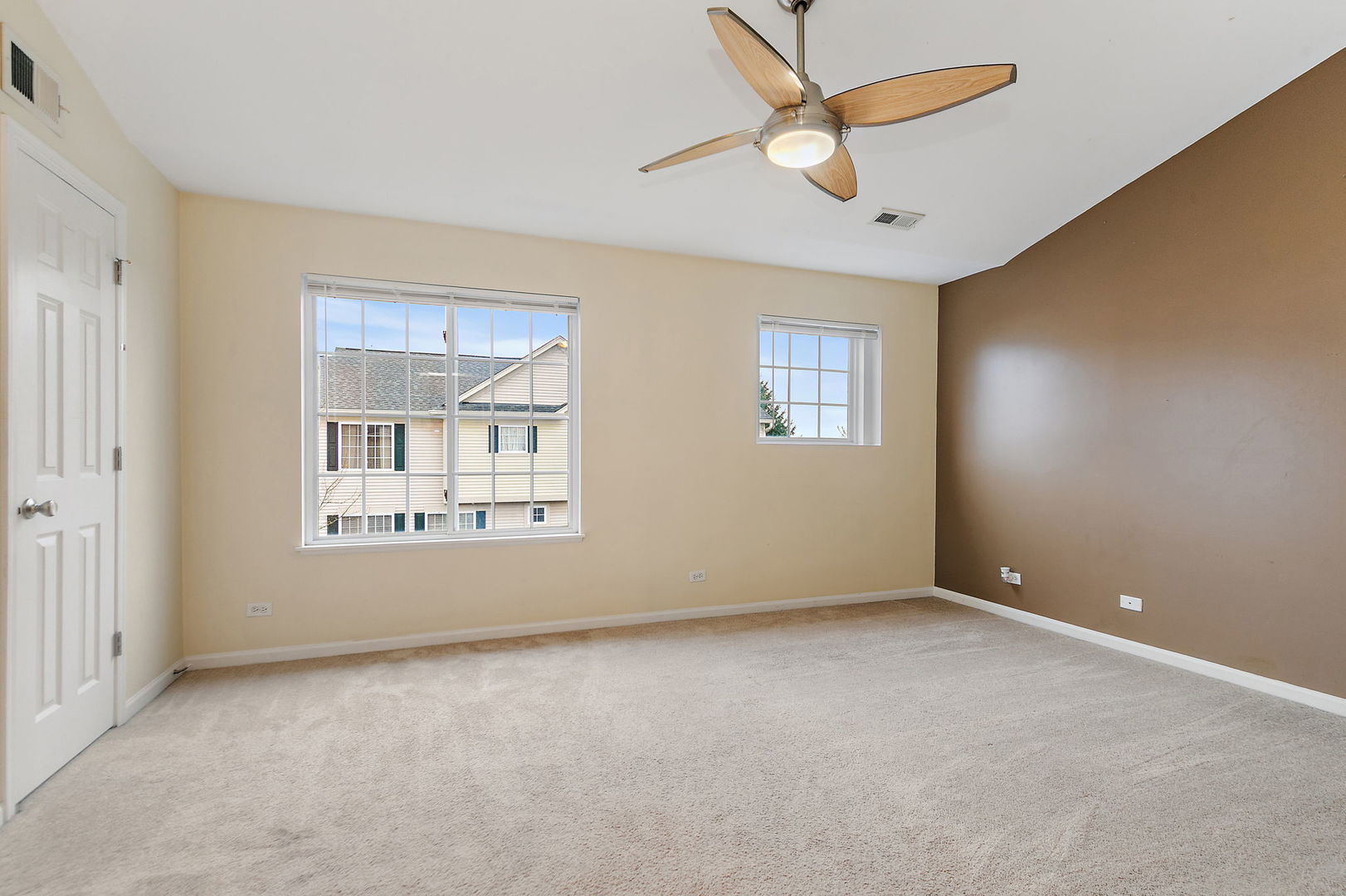 253 Evergreen Circle, Gilberts, IL 60136