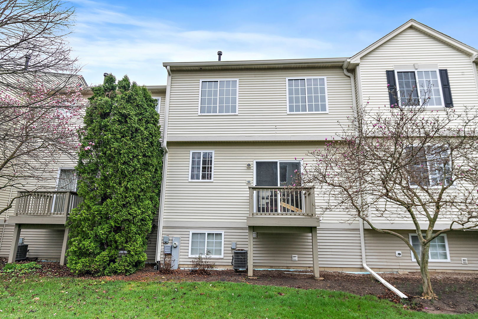 253 Evergreen Circle, Gilberts, IL 60136