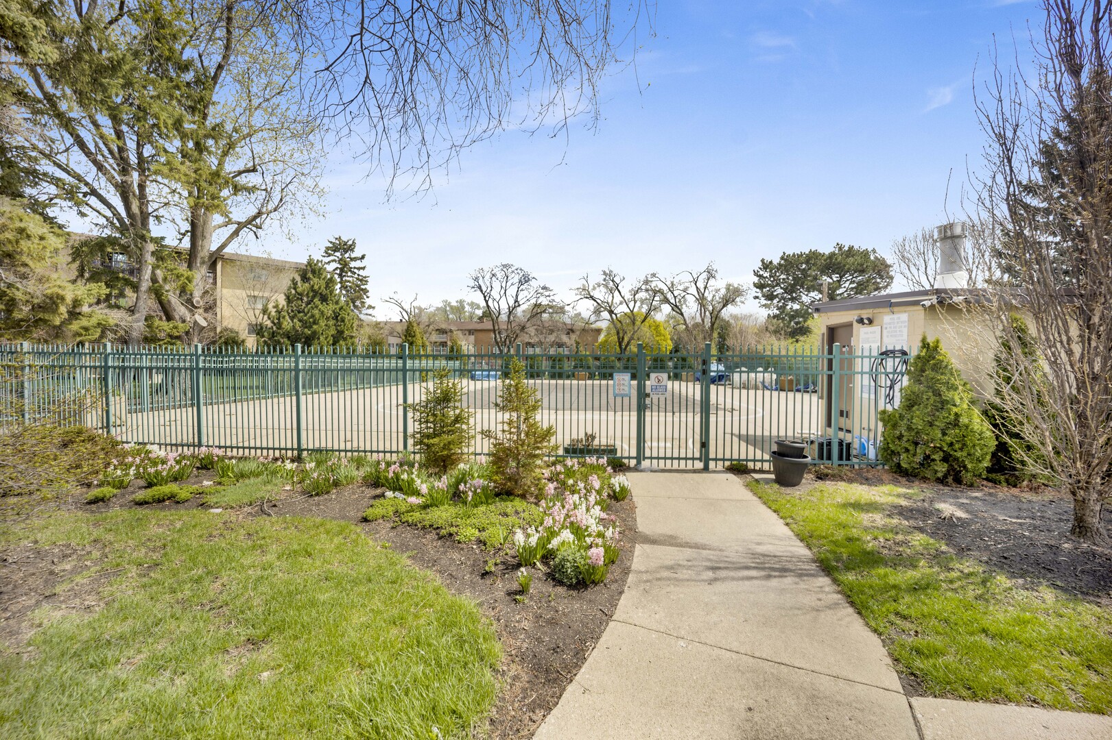 650 Murray Lane #203, Des Plaines, IL 60016