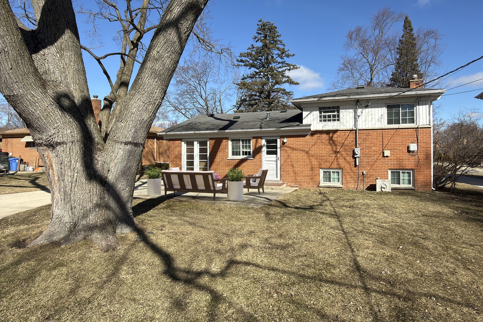 240 Hatlen Avenue, Mount Prospect, IL 60056