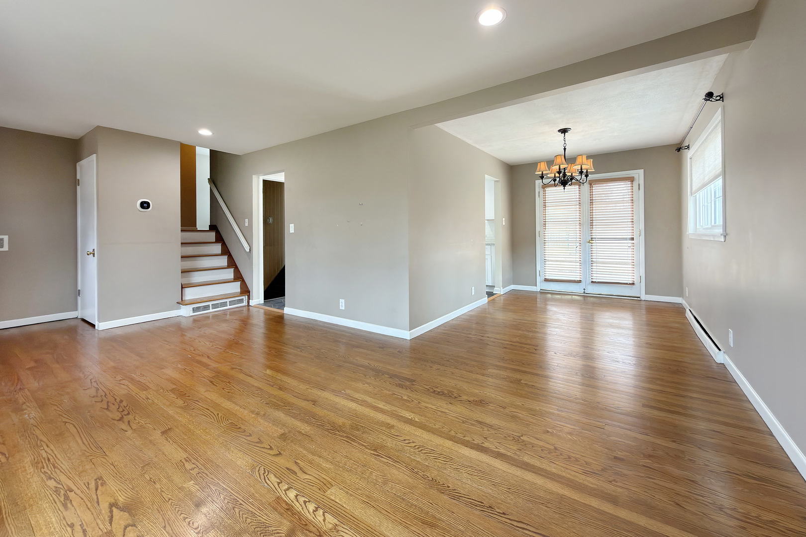 240 Hatlen Avenue, Mount Prospect, IL 60056