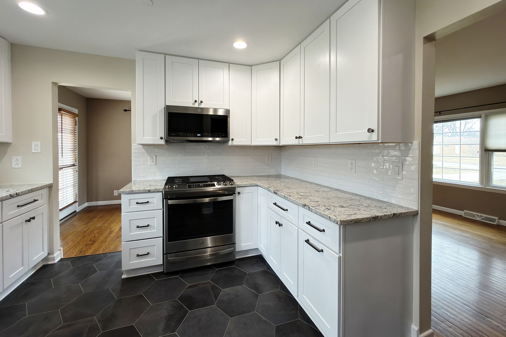 240 Hatlen Avenue, Mount Prospect, IL 60056