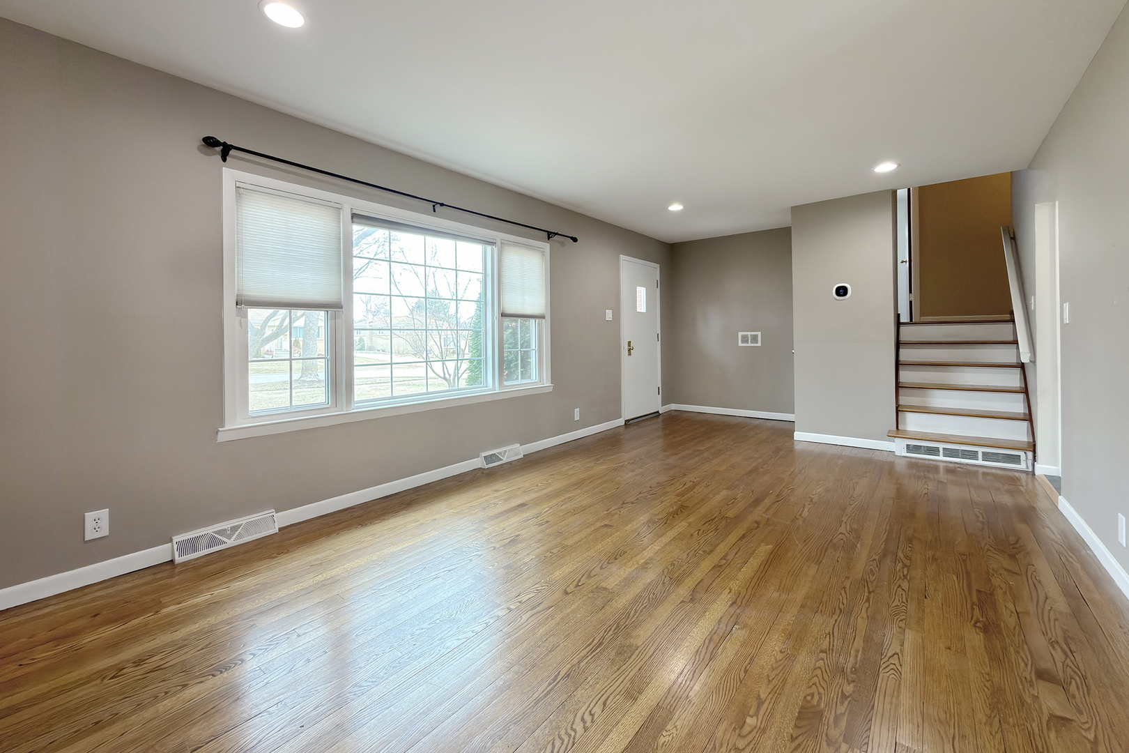 240 Hatlen Avenue, Mount Prospect, IL 60056