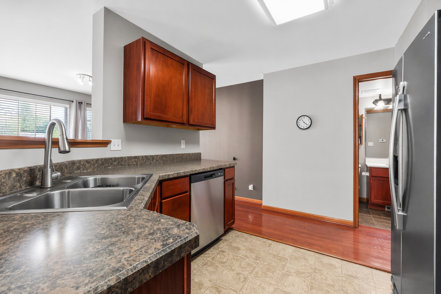 649 Lincoln Station Drive #1302, Oswego, IL 60543