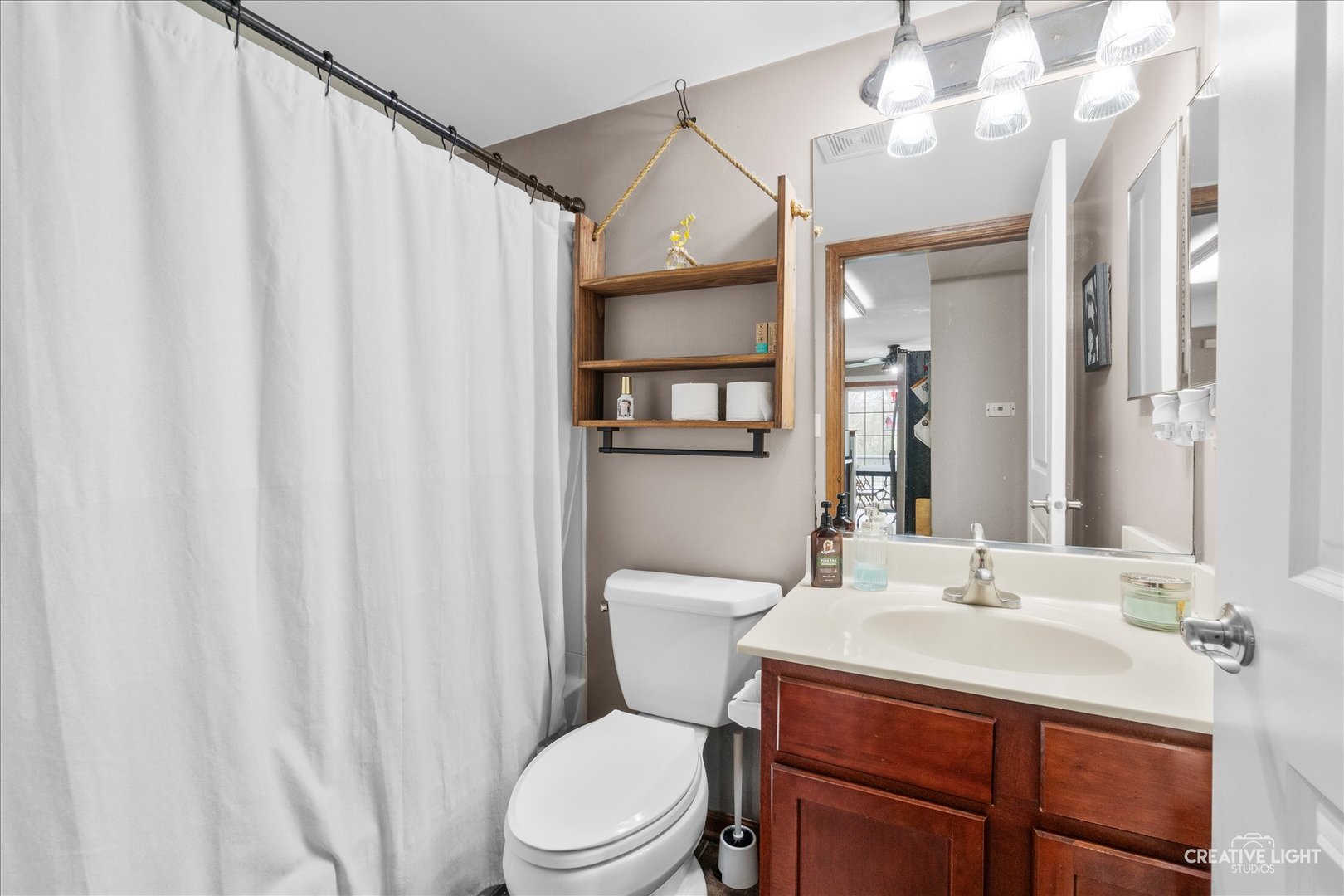 649 Lincoln Station Drive #1302, Oswego, IL 60543