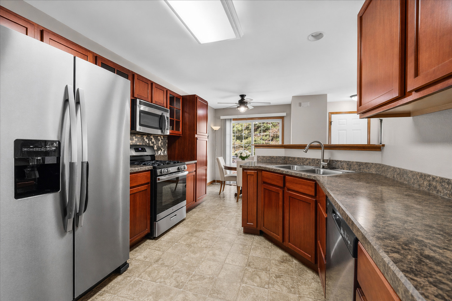 649 Lincoln Station Drive #1302, Oswego, IL 60543