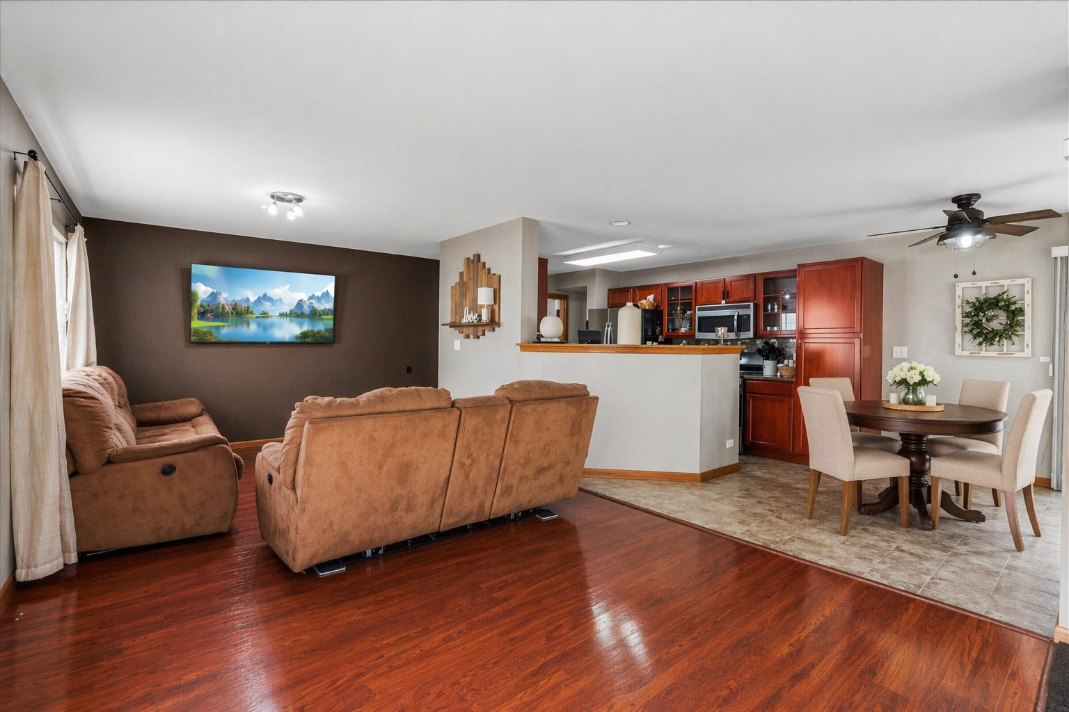 649 Lincoln Station Drive #1302, Oswego, IL 60543