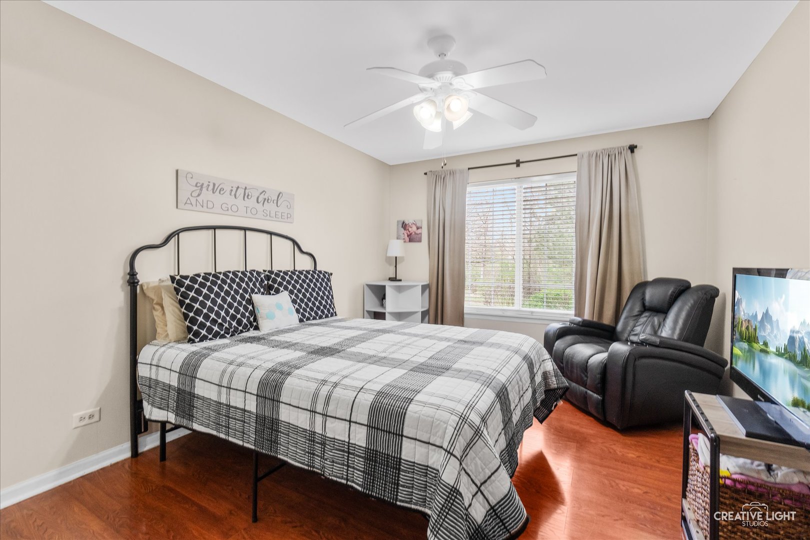 649 Lincoln Station Drive #1302, Oswego, IL 60543