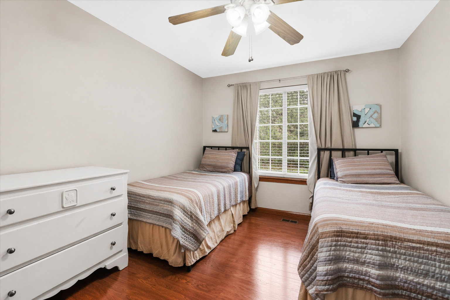 649 Lincoln Station Drive #1302, Oswego, IL 60543