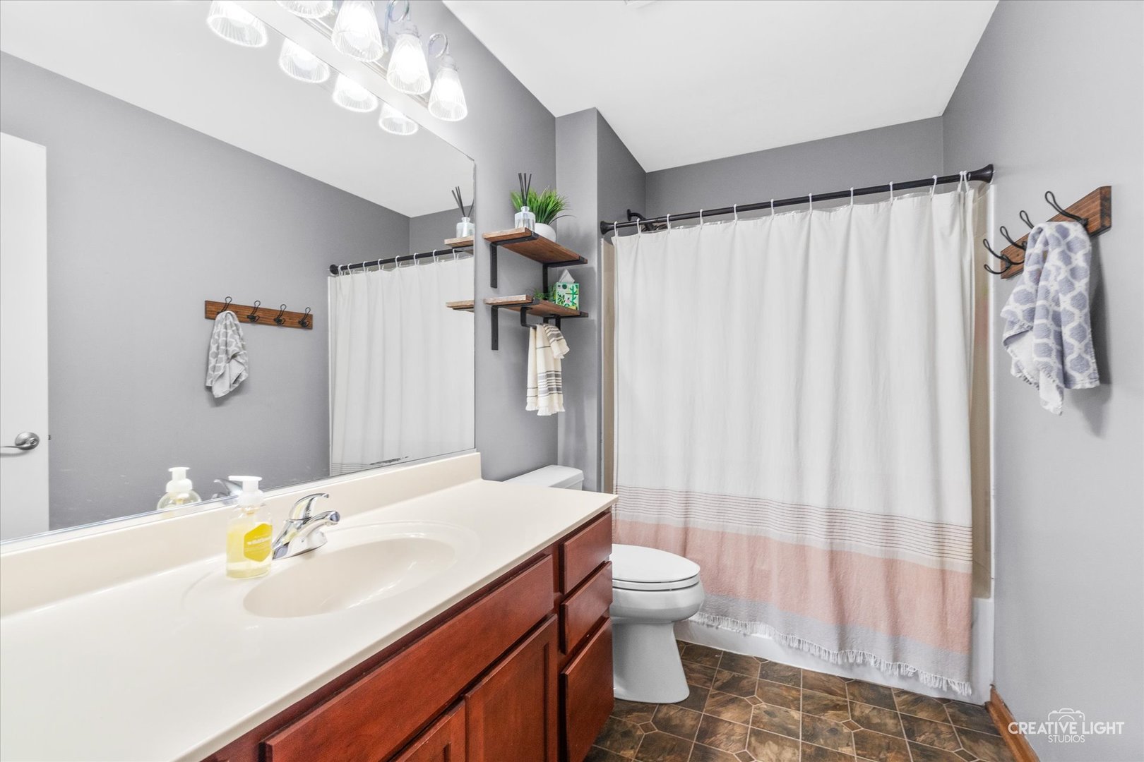 649 Lincoln Station Drive #1302, Oswego, IL 60543